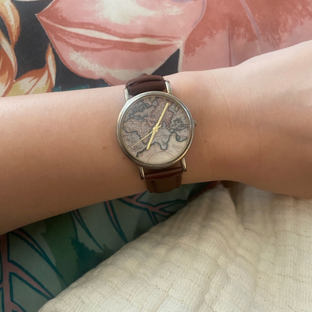 2013 Urban Outfitters watch 🌍